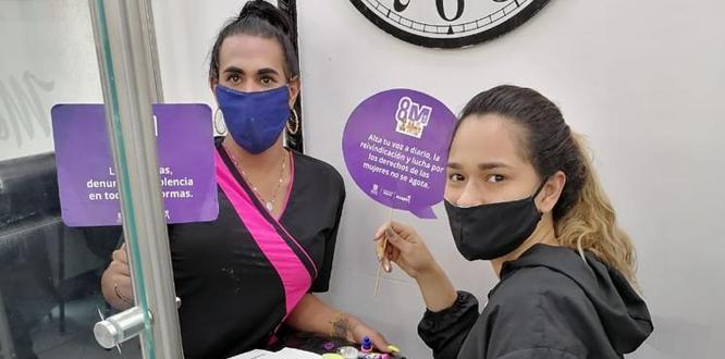 Actividades de promoción sobre el acceso a la ruta local de atención sobre violencias contra las mujeres mujeres con tapabocas mensaje