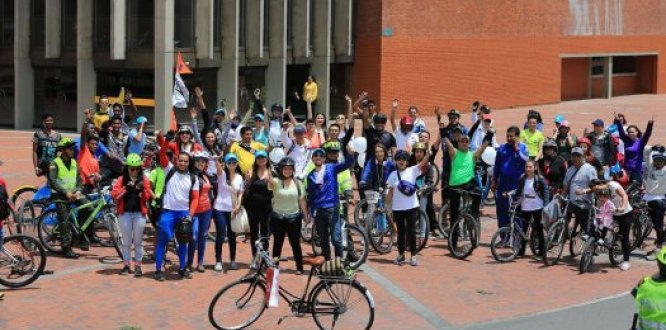 Foto participantes cumpleaños de Bogotá en Engativá foto Bogotá Bici Cumpleaños Engativá