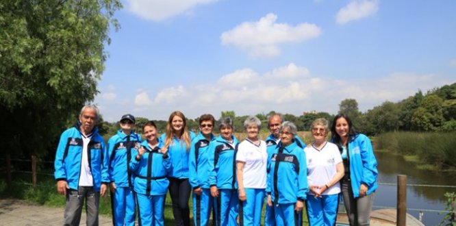 foto persona mayor recorrido santa maría del lago Humedal